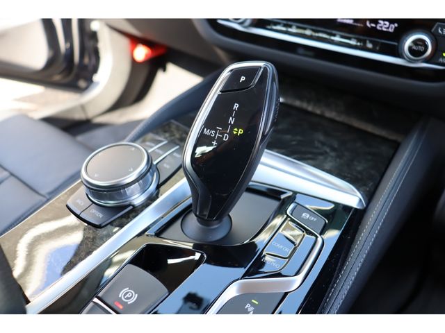 BMW 5SERIES SEDAN 2018 Image 31