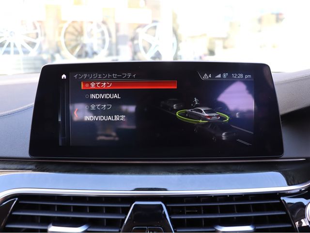 BMW 5SERIES SEDAN 2018 Image 31