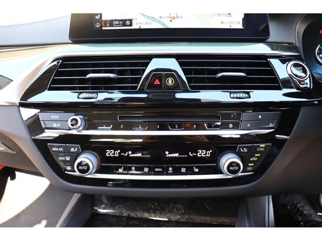 BMW 5SERIES SEDAN 2018 Image 31