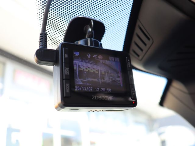 BMW 5SERIES SEDAN 2018 Image 31