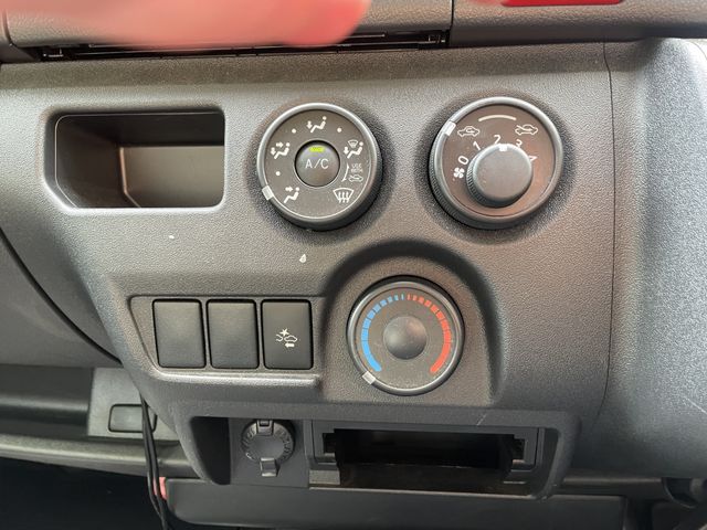 TOYOTA HIACE VAN 2WD 2020 Image 31