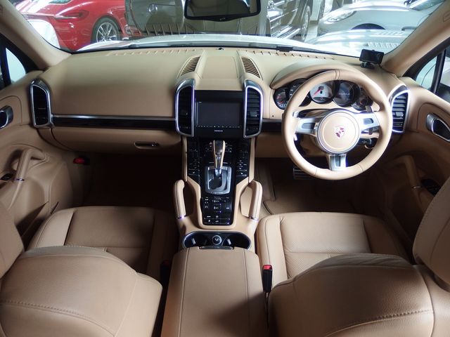 PORSCHE CAYENNE 2011 Image 31