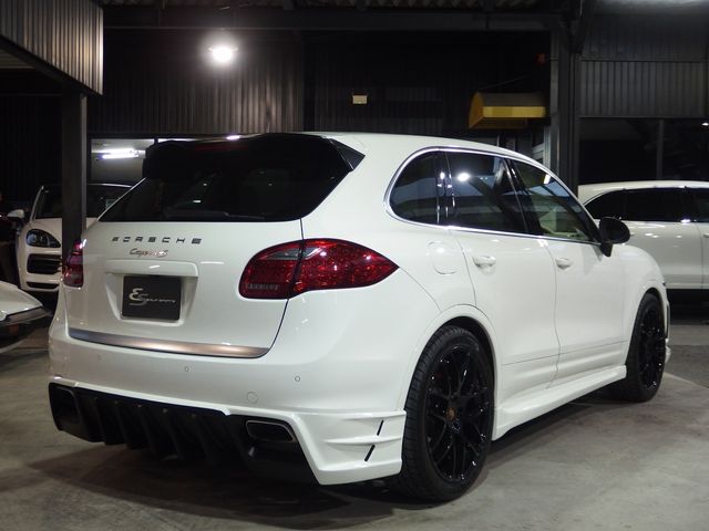 PORSCHE CAYENNE 2011 Image 31
