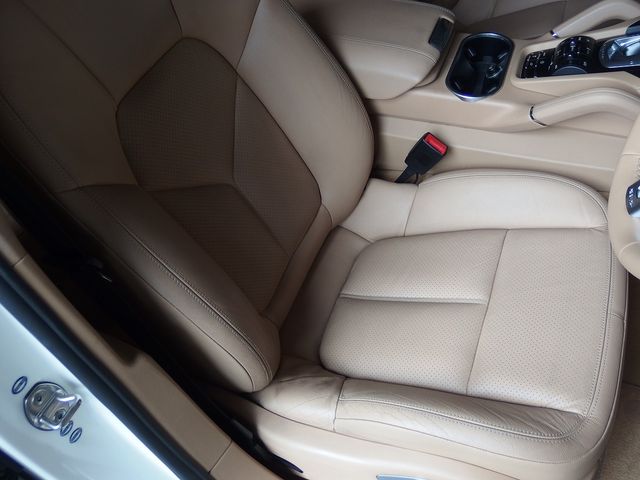 PORSCHE CAYENNE 2011 Image 31