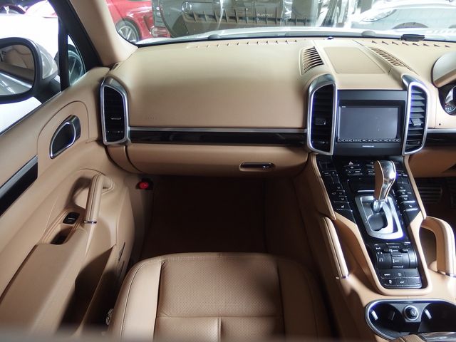 PORSCHE CAYENNE 2011 Image 31