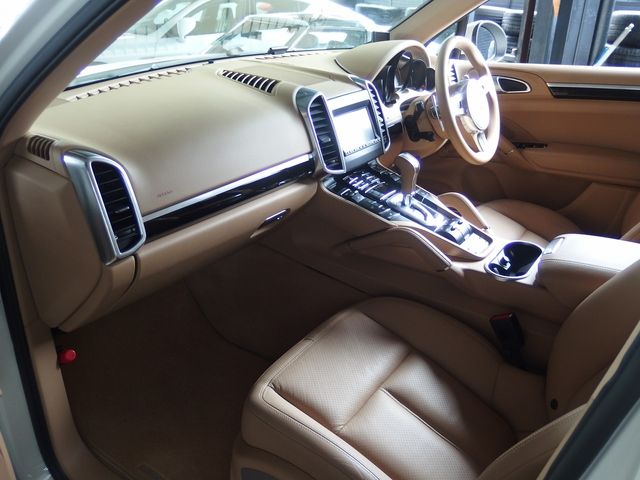 PORSCHE CAYENNE 2011 Image 31