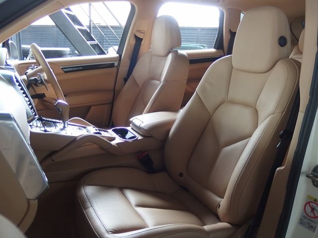 PORSCHE CAYENNE 2011 Image 31