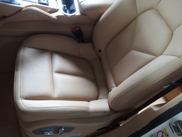 PORSCHE CAYENNE 2011 Image 31