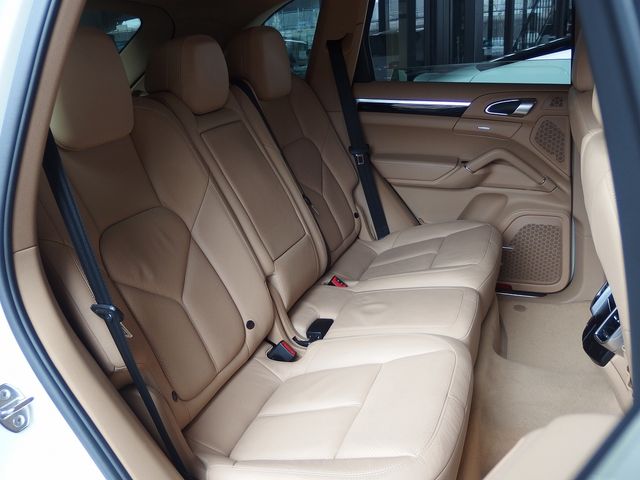 PORSCHE CAYENNE 2011 Image 31