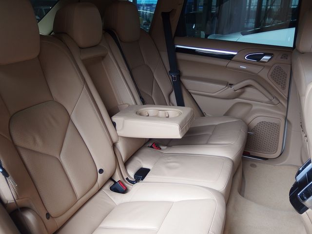 PORSCHE CAYENNE 2011 Image 31