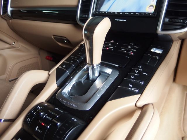 PORSCHE CAYENNE 2011 Image 31