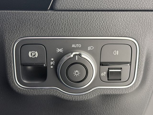 MERCEDES BENZ GLA CL 2020 Image 31