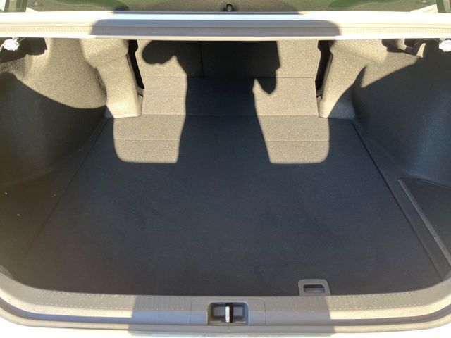 TOYOTA CAMRY HYBRID 2019 Image 31