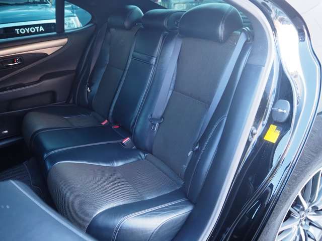 TOYOTA LEXUS LS600H 2012 Image 31