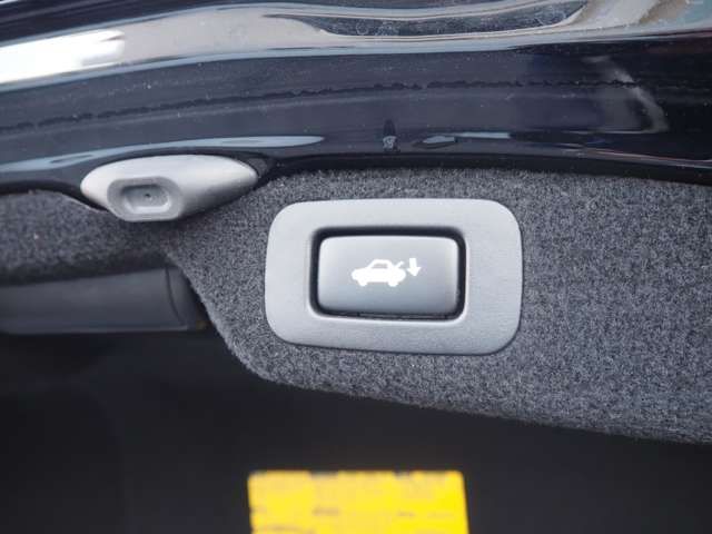 TOYOTA LEXUS LS600H 2012 Image 31