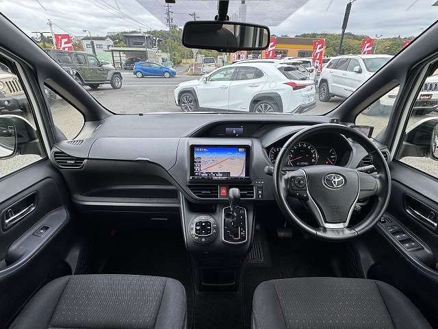 TOYOTA VOXY 2014 Image 31