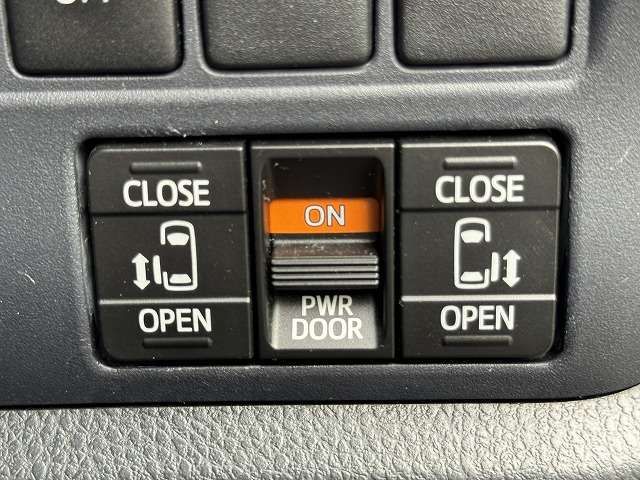 TOYOTA VOXY 2014 Image 31