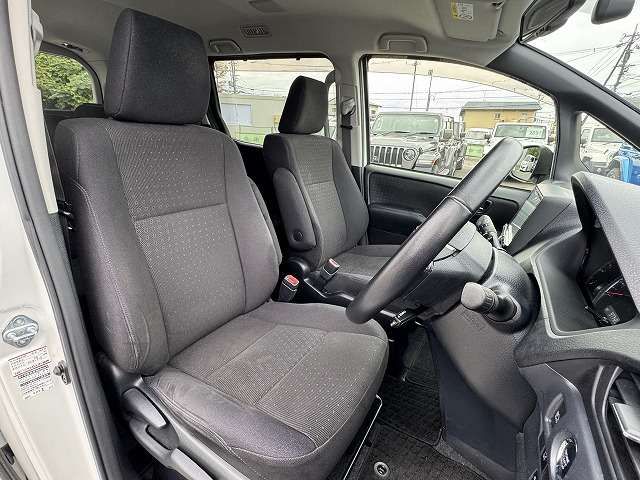 TOYOTA VOXY 2014 Image 31