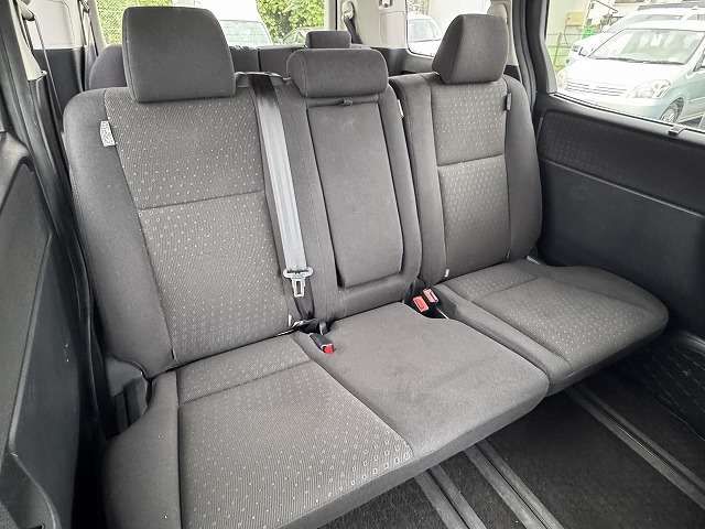 TOYOTA VOXY 2014 Image 31