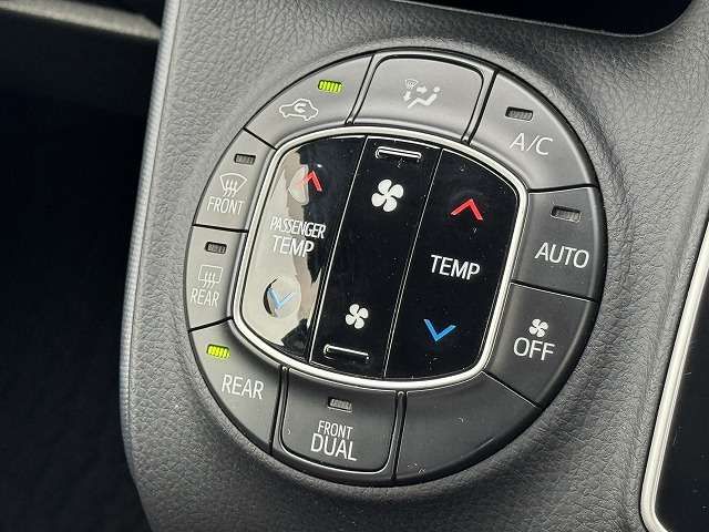 TOYOTA VOXY 2014 Image 31