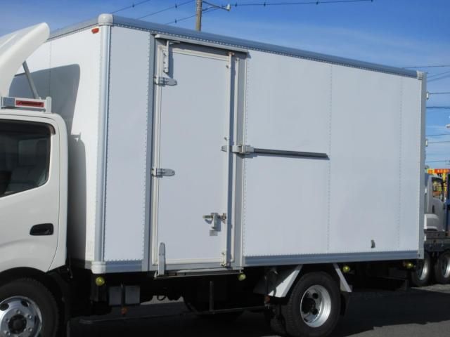 HINO DUTRO 2017 Image 31