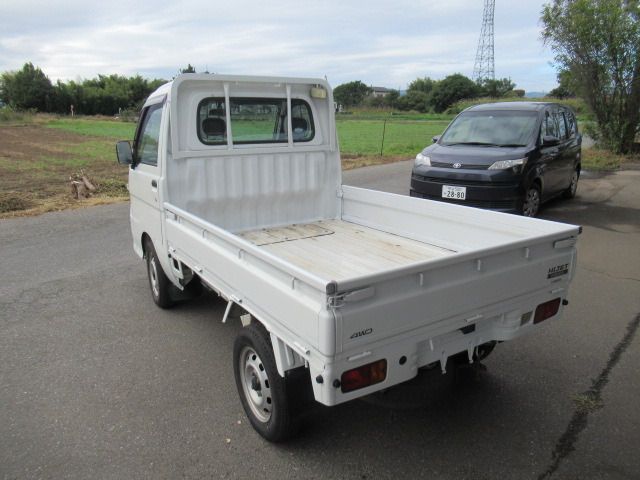 DAIHATSU HIJET TRUCK 4WD 2005 Image 31