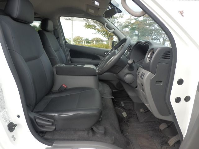 NISSAN NV350 CARAVAN 4WD 2012 Image 31