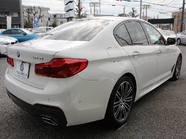 BMW 5SERIES SEDAN 2018 Image 31