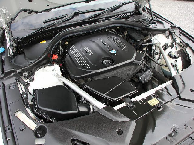 BMW 5SERIES SEDAN 2018 Image 31