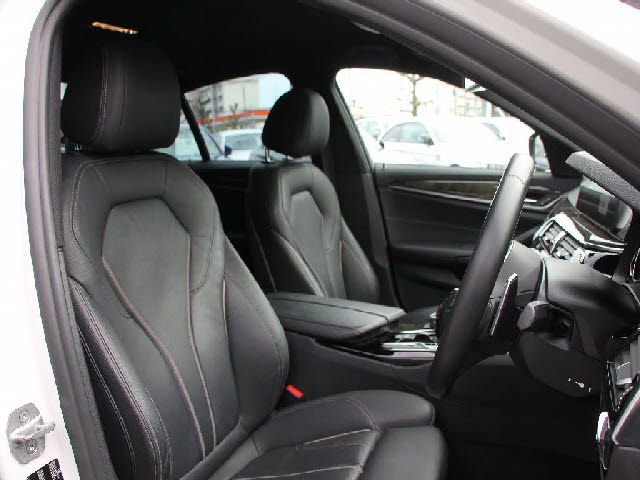 BMW 5SERIES SEDAN 2018 Image 31