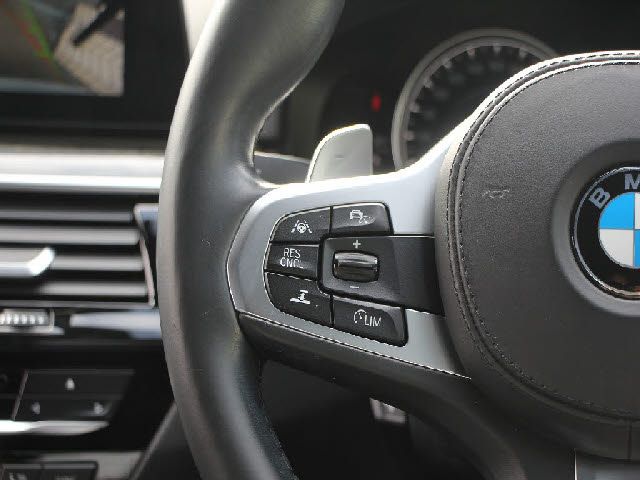 BMW 5SERIES SEDAN 2018 Image 31