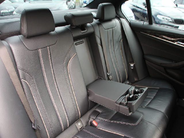 BMW 5SERIES SEDAN 2018 Image 31