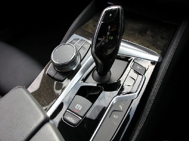 BMW 5SERIES SEDAN 2018 Image 31