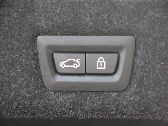 BMW 5SERIES SEDAN 2018 Image 31