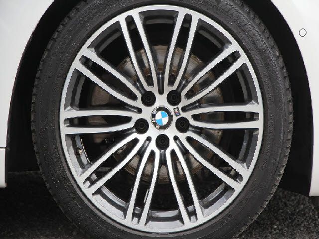 BMW 5SERIES SEDAN 2018 Image 31