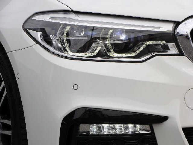 BMW 5SERIES SEDAN 2018 Image 31