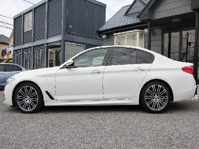BMW 5SERIES SEDAN 2018 Image 31
