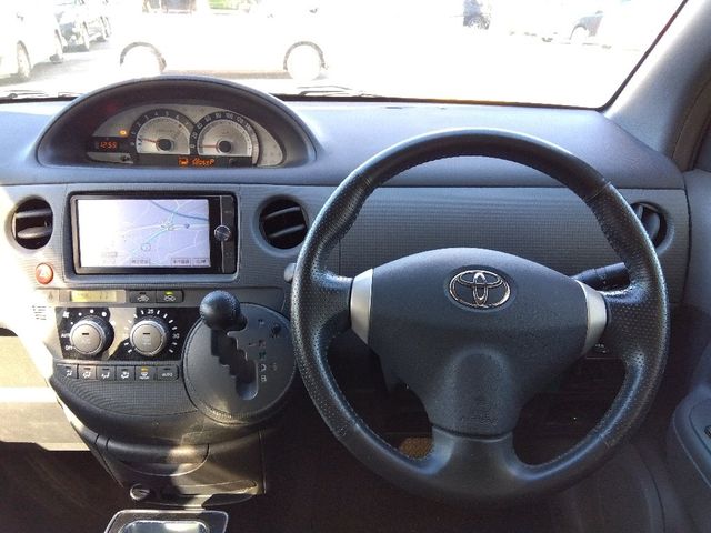 TOYOTA SIENTA 2013 Image 31