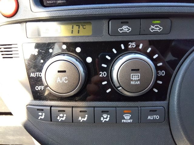 TOYOTA SIENTA 2013 Image 31