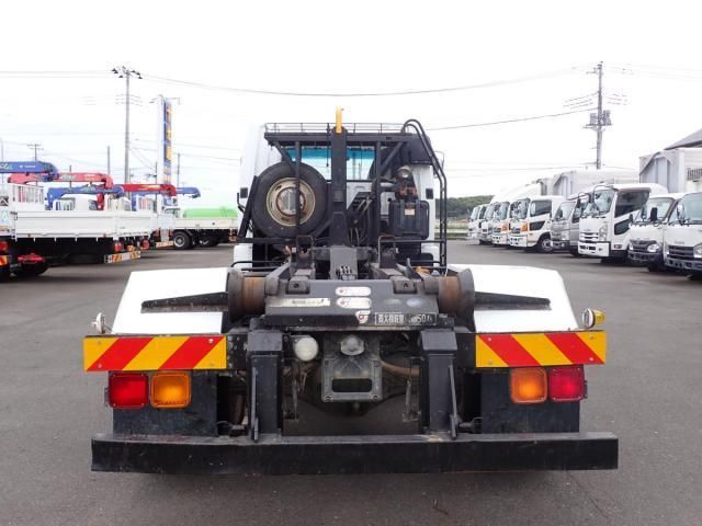 MITSUBISHI FUSOU FIGHTER 2012 Image 31