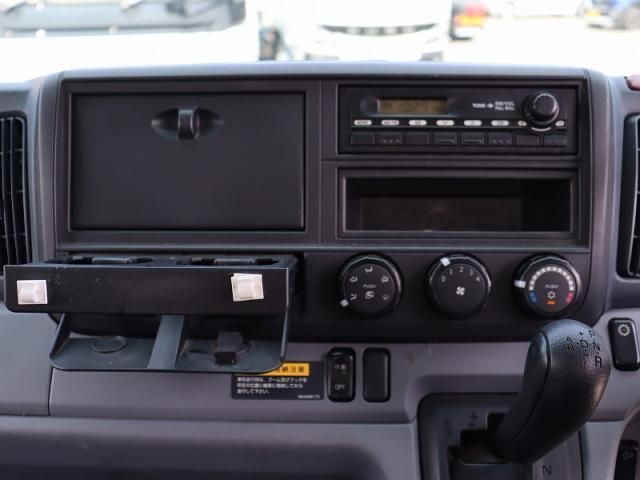 MITSUBISHI CANTER 2012 Image 31