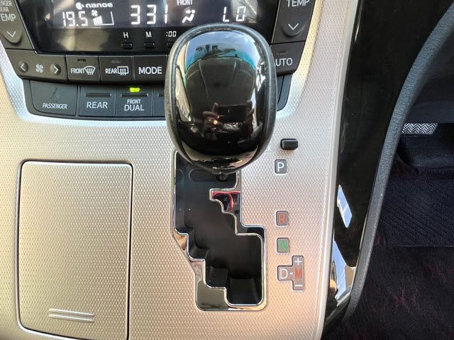 TOYOTA VELLFIRE 2014 Image 31