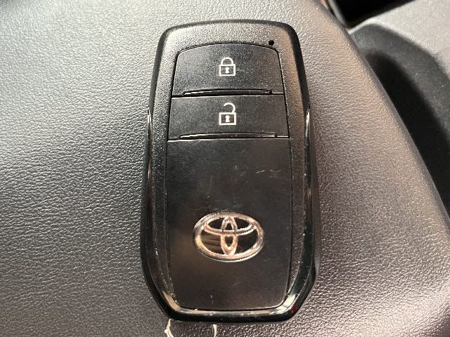 TOYOTA PRIUS 4WD 2023 Image 31