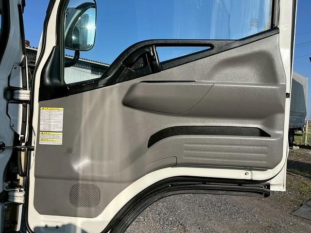 MITSUBISHI CANTER 2017 Image 31