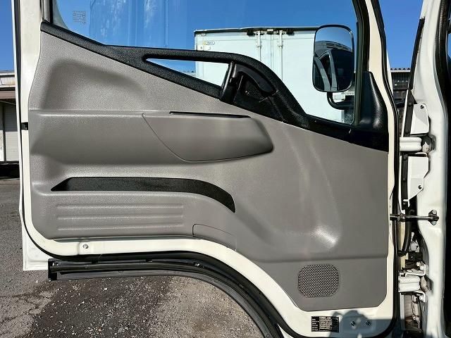 MITSUBISHI CANTER 2017 Image 31