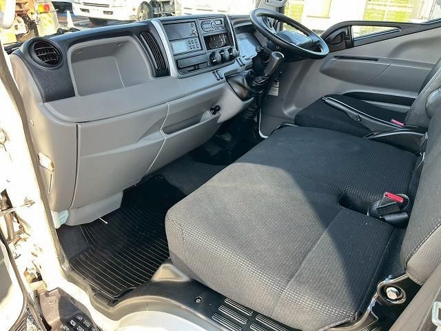 MITSUBISHI CANTER 2017 Image 31