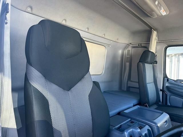 HINO PROFIA 2005 Image 31