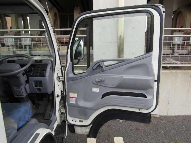 MITSUBISHI CANTER GUTS 2006 Image 31