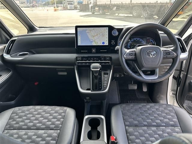 TOYOTA VOXY HYBRID 2023 Image 31