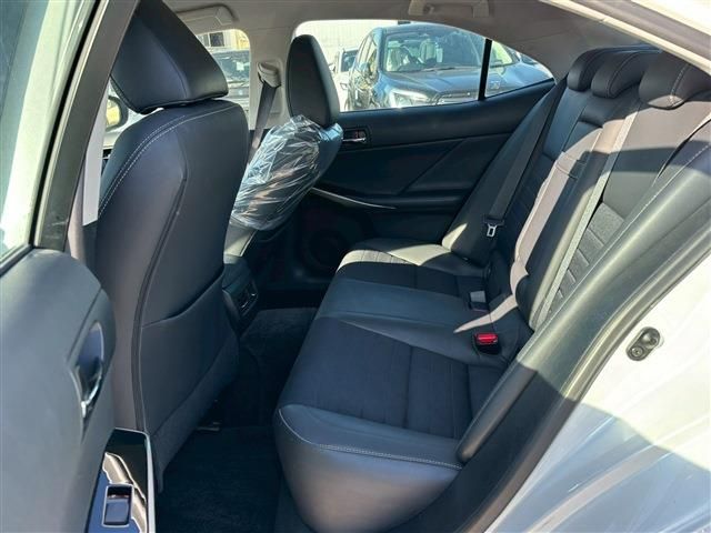 TOYOTA LEXUS IS300H 2014 Image 31